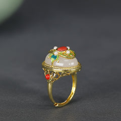 Vintage Gold Oval Ring with Garnet & Peridot — A Warm Counterweight to the Day's Noise & Peridot for Energetic Balance