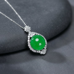 Vintage King's Crown Pendant - Natural Green Faux Stone with Sparkling Accents for Royal Confidence and Self-Empowerment