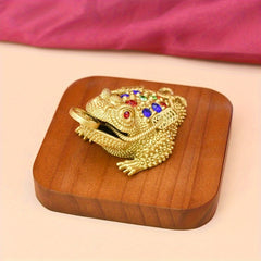 Golden Three-Legged Toad Figurine — Wealth Attraction, Prosperity & Protection Feng Shui Decor