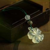 Green Flower Charm Keychain – Natural Jade Lucky Clover for Harmony & Protection