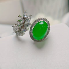Elegant Emerald Green Agate Ring with Leaf Design for Balance & Vitality Women's Fashion Jewelry