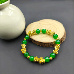 1pc Adjustable Lucky Charm Bracelet for Women - 31pcs Green Beads with Golden Accents & Clover Charms, Elastic Stretch Good Luck Jewelry for Birthdays, Christmas, Easter Gifts, Spring Parties & Casual Attire, Bracelet Charms