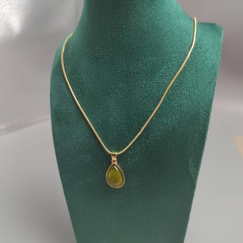French Green Tear Necklace – Elegant Energy for Daily Wear