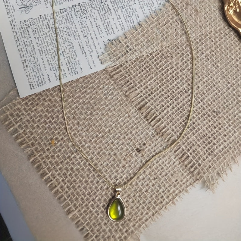 French Green Tear Necklace – Elegant Energy for Daily Wear