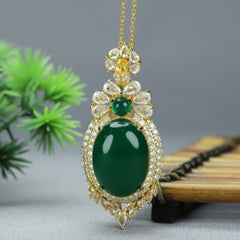 Vintage Elegant Green Agate Pendant Necklace - Harmonious Energy for Balance & Prosperity