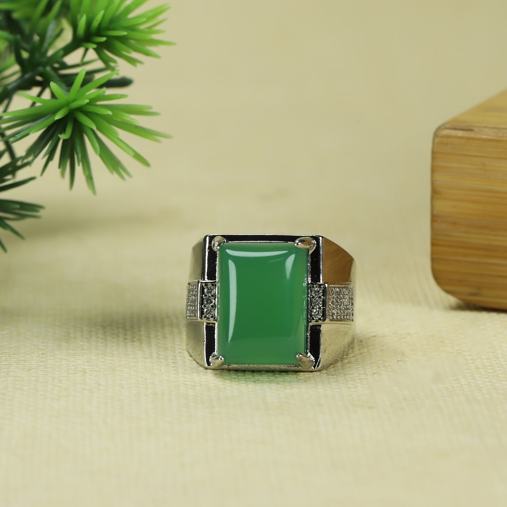 Vintage Green Chalcedony Ring for Abundance, Emotional Balance, and Spiritual Growth