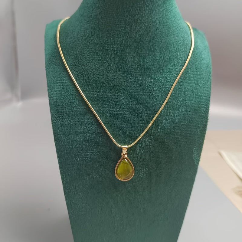 French Green Tear Necklace – Elegant Energy for Daily Wear