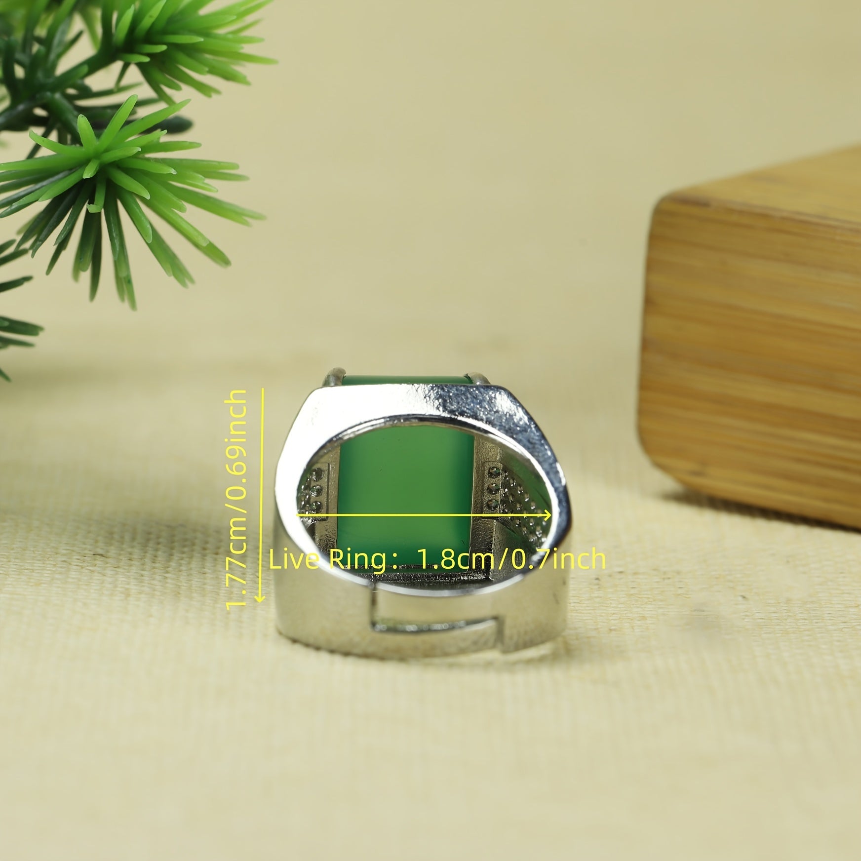 Vintage Green Chalcedony Ring for Abundance, Emotional Balance, and Spiritual Growth