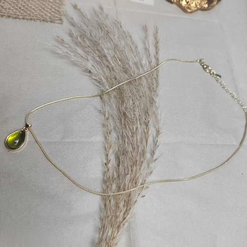 French Green Tear Necklace – Elegant Energy for Daily Wear
