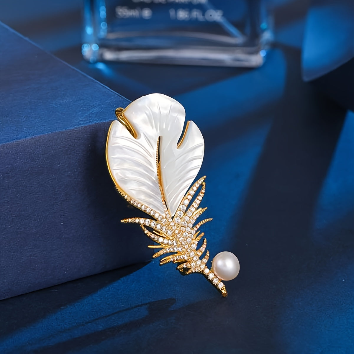Elegant Bee & Rhinestone Brooch Pin with Positive Energy - Versatile Chic Outdoor Accessory