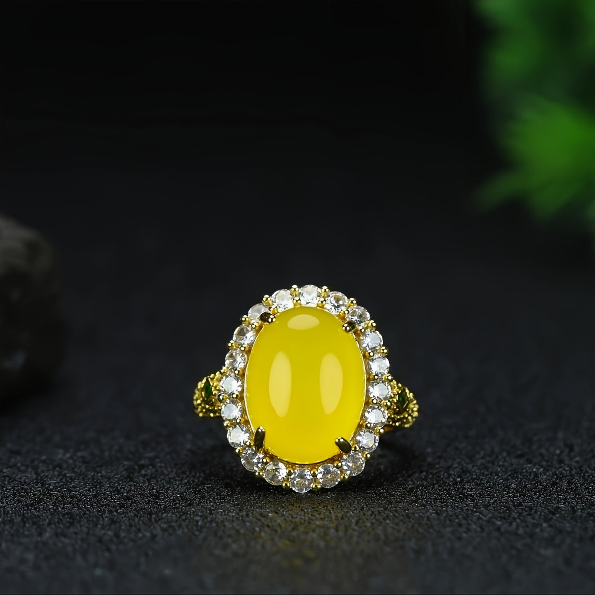 Elegant Men's Yellow Agate Ring with Gold Setting, Vintage-Inspired Statement Jewelry for Confidence, Abundance, and Timeless Style