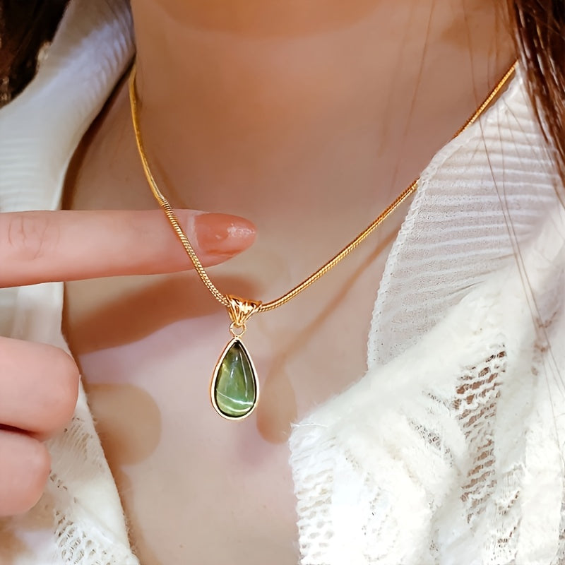 French Green Tear Necklace – Elegant Energy for Daily Wear