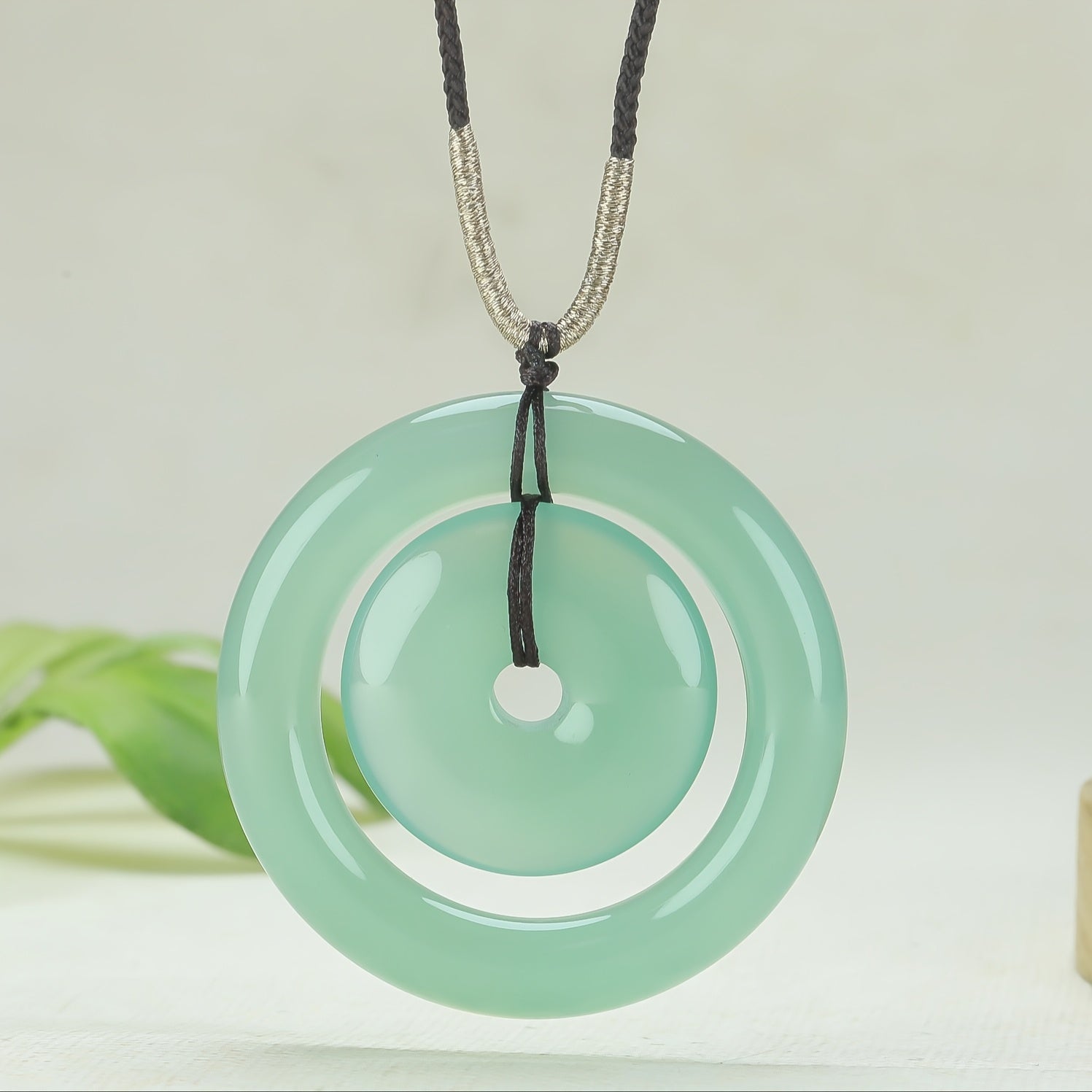 Natural Agate Peace Pendant Sweater Chain with Ice-Type Agate Stones