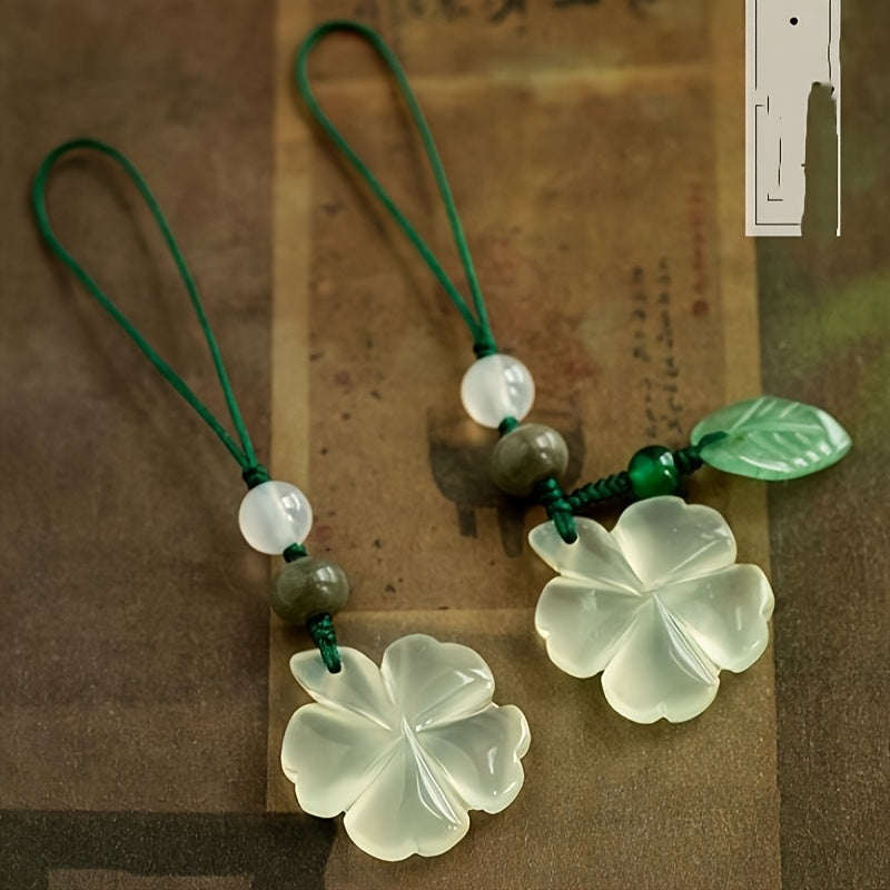 Green Flower Charm Keychain – Natural Jade Lucky Clover for Harmony & Protection
