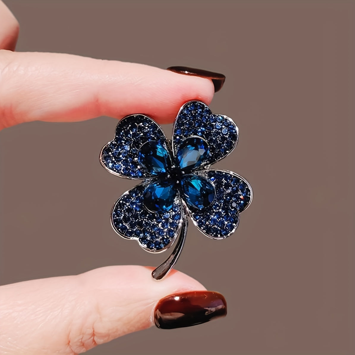Elegant Bee & Rhinestone Brooch Pin with Positive Energy - Versatile Chic Outdoor Accessory