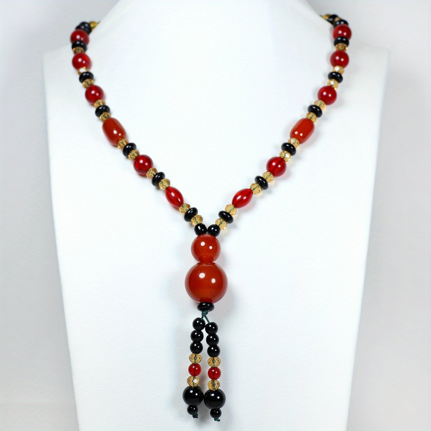 Bohemian Agate Necklace presentation