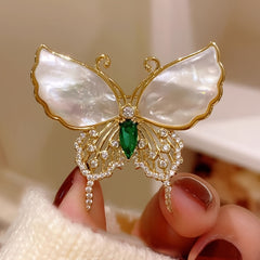 Elegant Bee & Rhinestone Brooch Pin with Positive Energy - Versatile Chic Outdoor Accessory