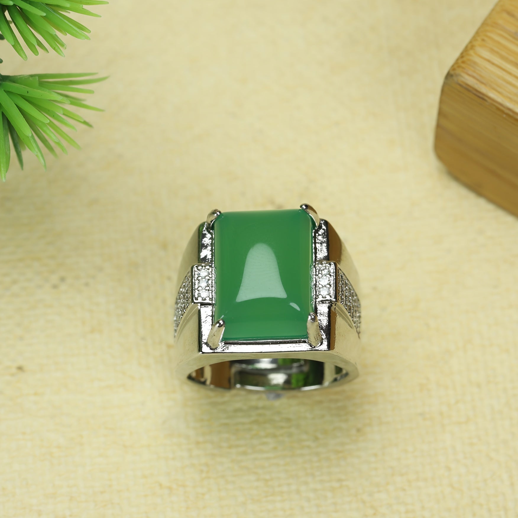 Vintage Green Chalcedony Ring for Abundance, Emotional Balance, and Spiritual Growth