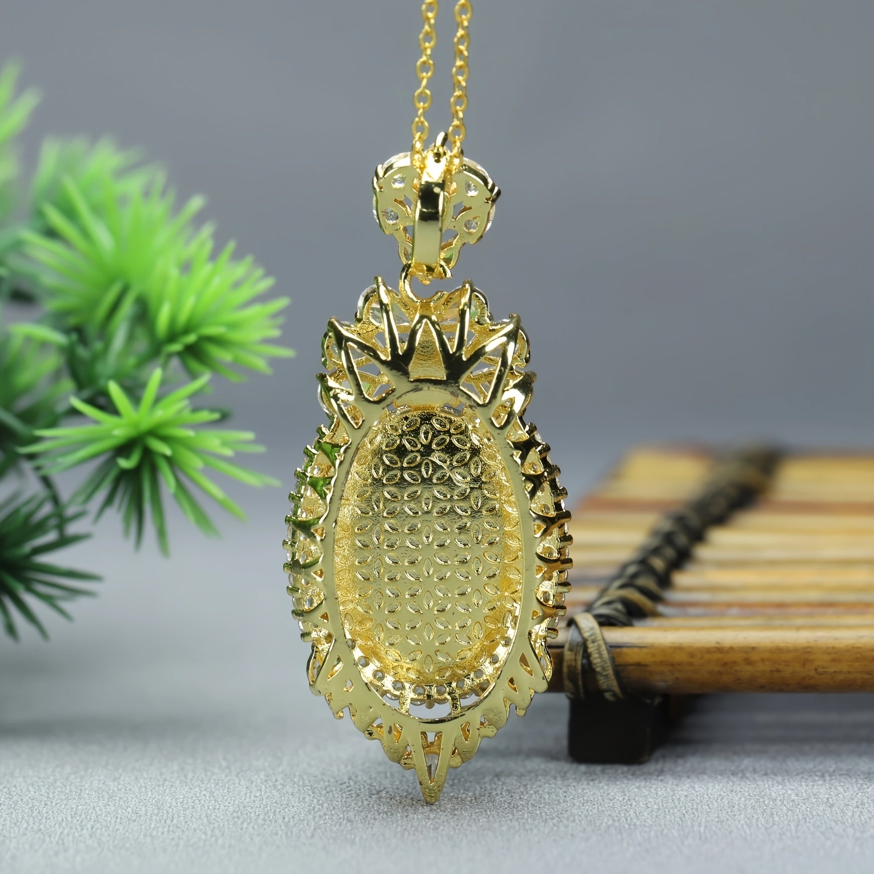 Vintage Elegant Green Agate Pendant Necklace - Harmonious Energy for Balance & Prosperity