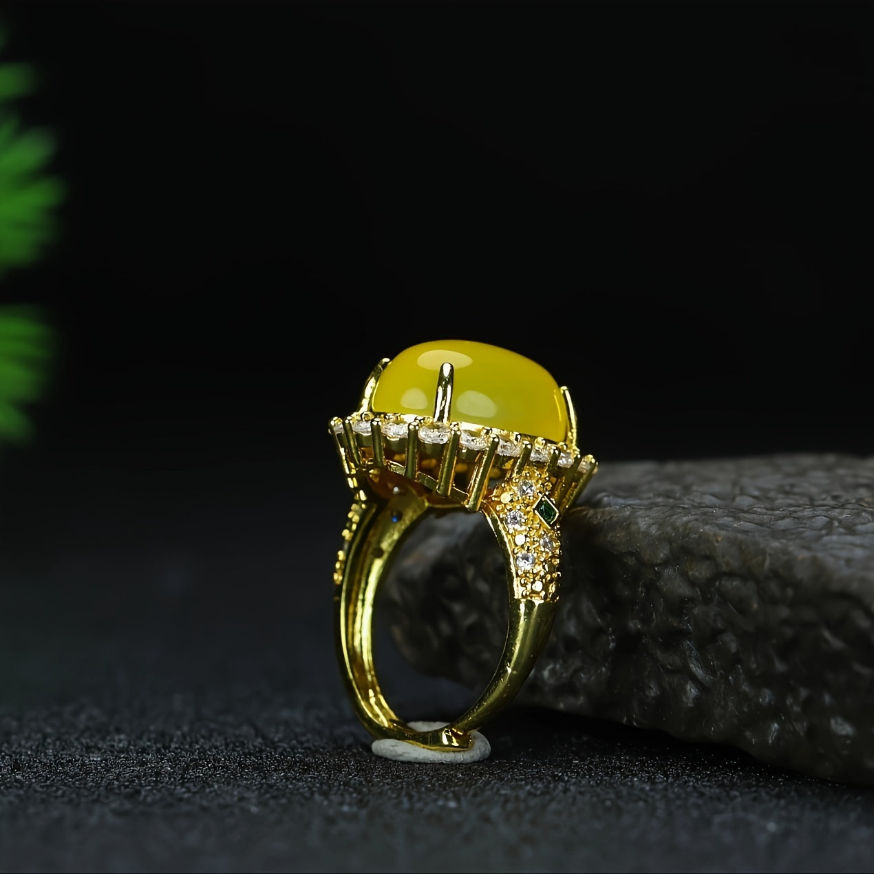 Elegant Men's Yellow Agate Ring with Gold Setting, Vintage-Inspired Statement Jewelry for Confidence, Abundance, and Timeless Style