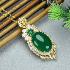 Vintage Elegant Green Agate Pendant Necklace - Harmonious Energy for Balance & Prosperity