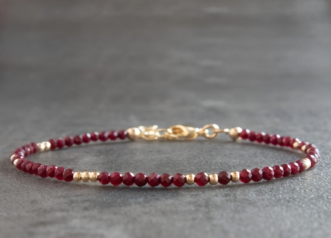 Minimalist French-Style Red Stone Beaded Bracelet - Bohemian Elegance for Versatile Stacking & Charisma Enhancement